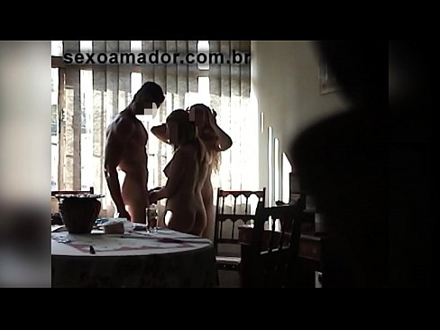 ❤️ Seksualni prijatelji pozivaju divovskog muškarca i trojku s njim ️ Jebeni video kod nas ️❤